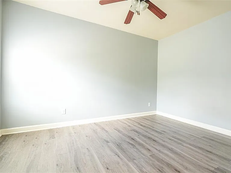921 Prather Ct — Photo 20