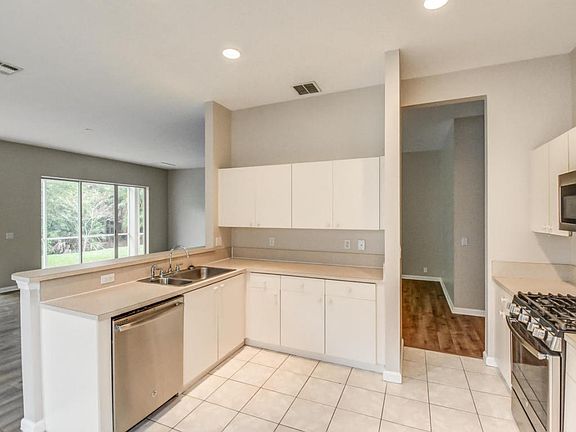3rd image of 160 NW Pleasant Grove Way