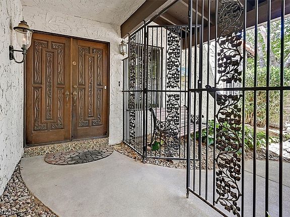 4th image of 2200 Plaza Del Robles