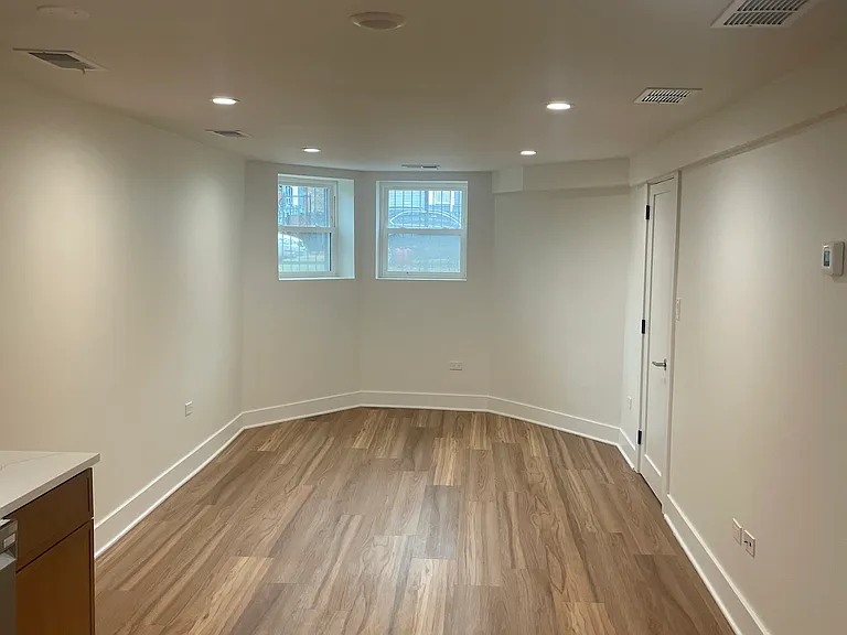 2841 N Avers Ave #G — Photo 3