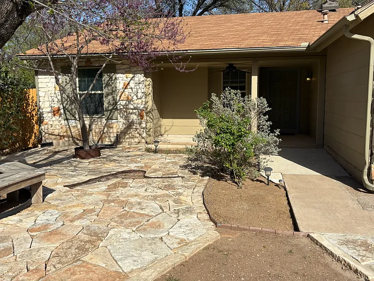 4908 Pelham Dr — Photo 2