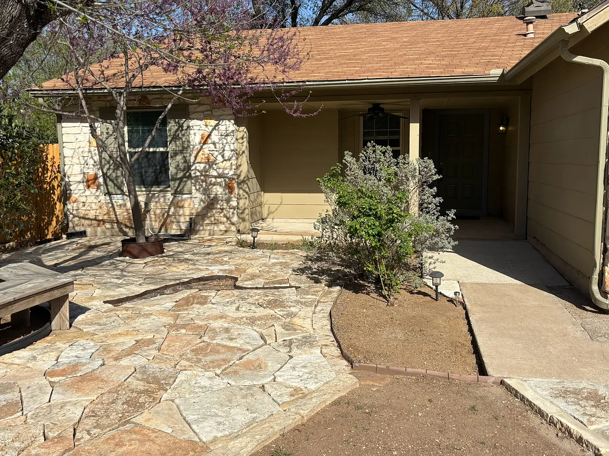 Building Photo - 4908 Pelham Dr