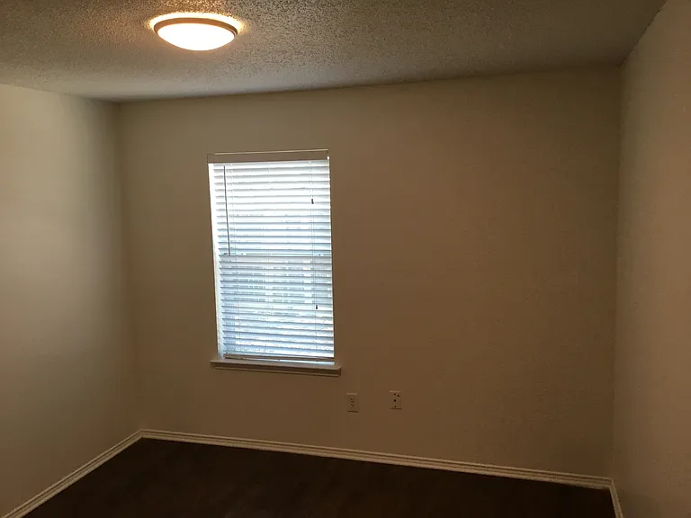 8400 Beaufort Ct — Photo 12