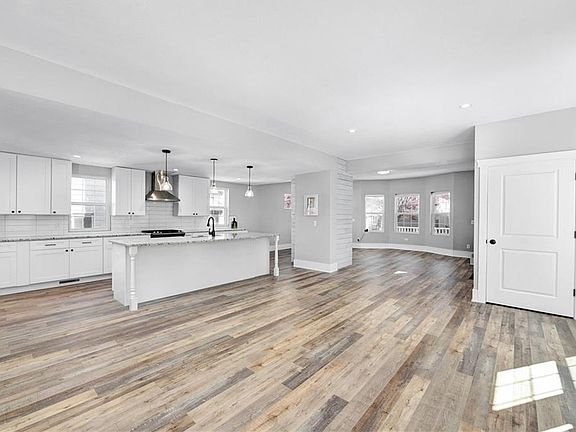 3rd image of 1340 W 59th St