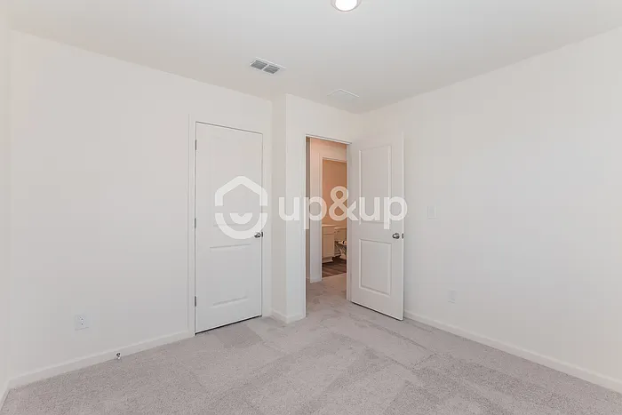 3 bed, 2.5 bath, 1421 sqft, $1,799 — Photo 4