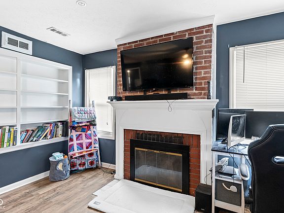 4th image of 43 W Main St