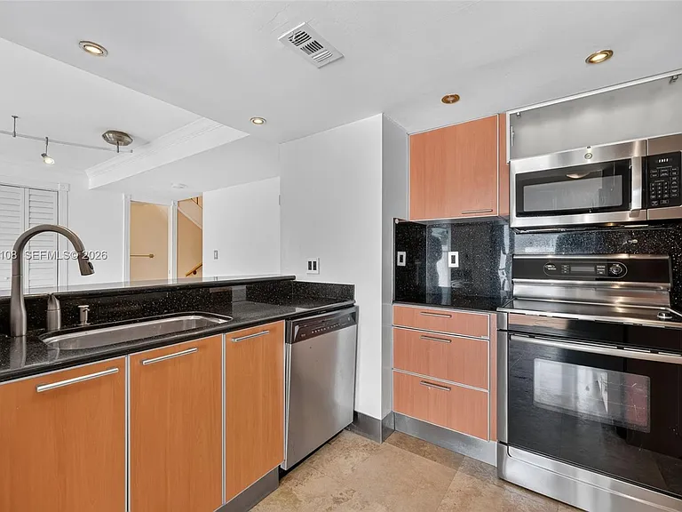 6800 SW 45th Ln #124 — Photo 3