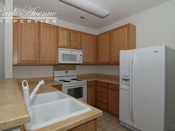 3rd image of 8416 Summerglen Cres