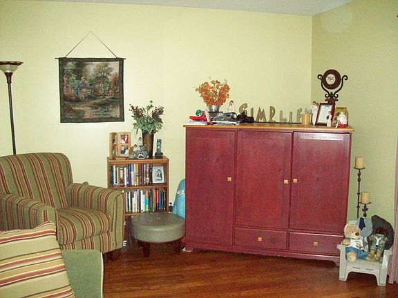 5th image of 205 Kettering Ln