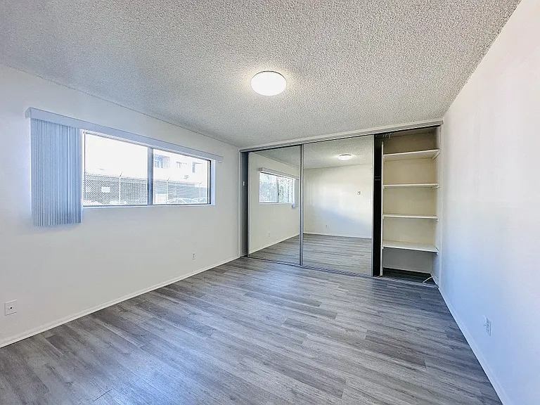 Lido Apartments - 10535 Rose Ave — Photo 25