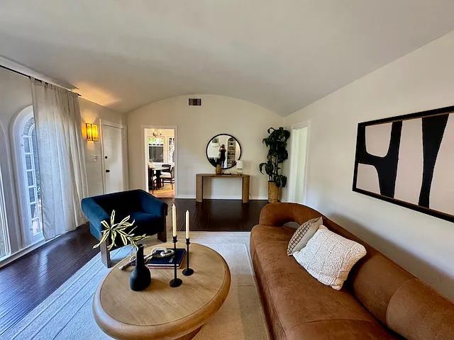 830 Robinson St #830 — Photo 5