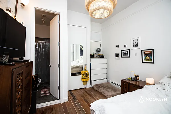 Rented by Nooklyn NYC LLC | media 43