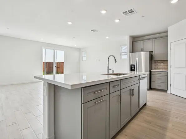 1512 Brook Trout Way, Sacramento, CA 95832