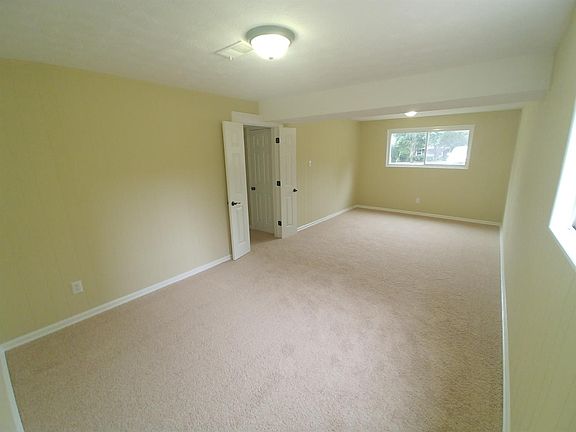 4th image of 3465 King Arthur Dr