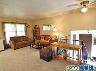 731 Olive Dr NW, Cedar Rapids, IA 52405