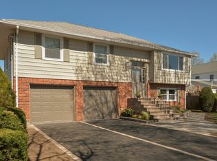 220 Bellmore St, Floral Park, NY 11001