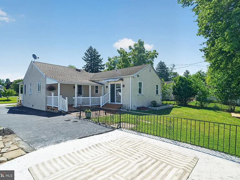 137 Walker Ln — Photo 31