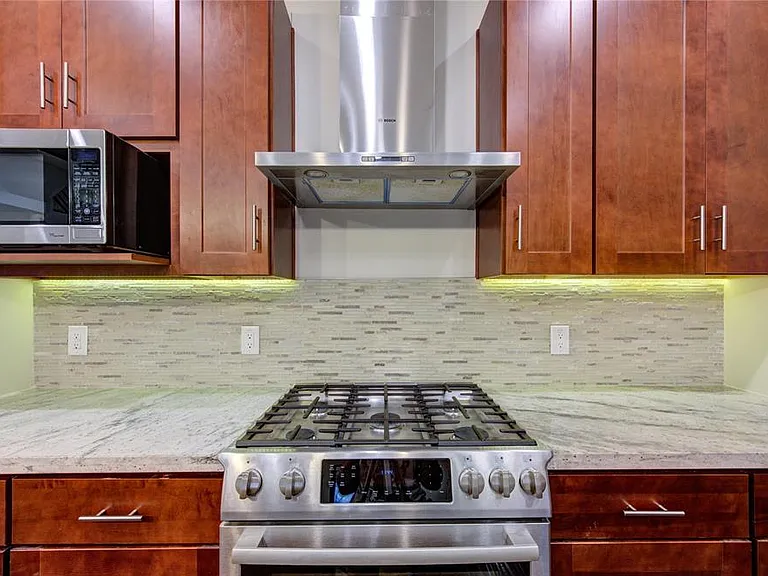 605 Jewett St — Photo 13