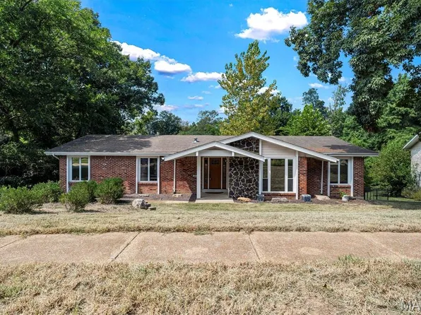 605 Forrester Dr, Ballwin, MO 63011