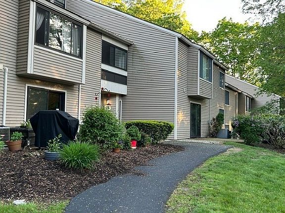 3rd image of 3 Thayer Pond Dr #17
