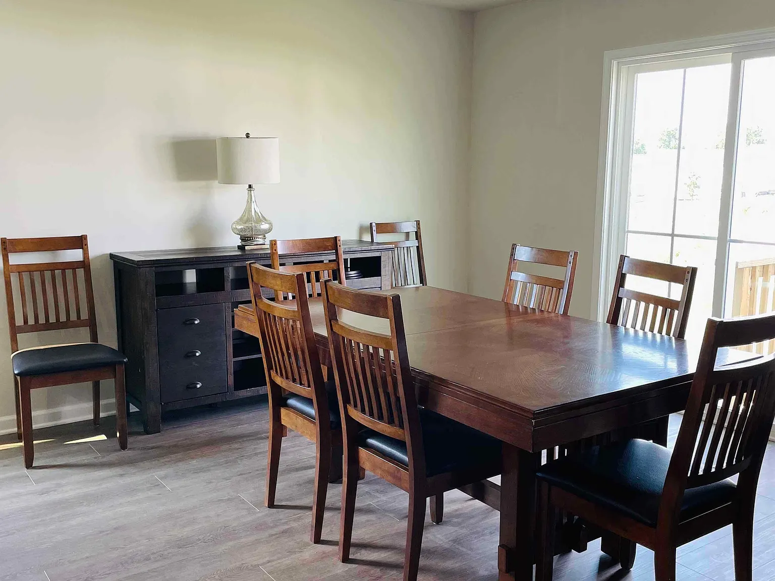 5 bed, 2540 sqft, $1,200 — Photo 3