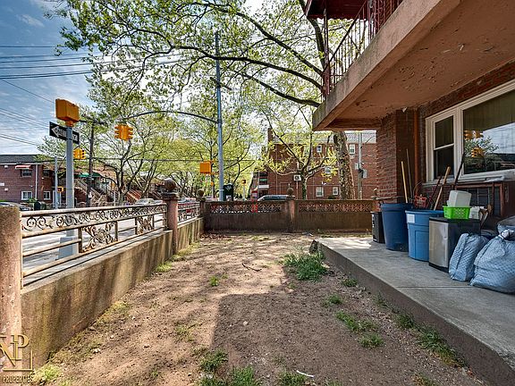 3rd image of 600 E 82nd St