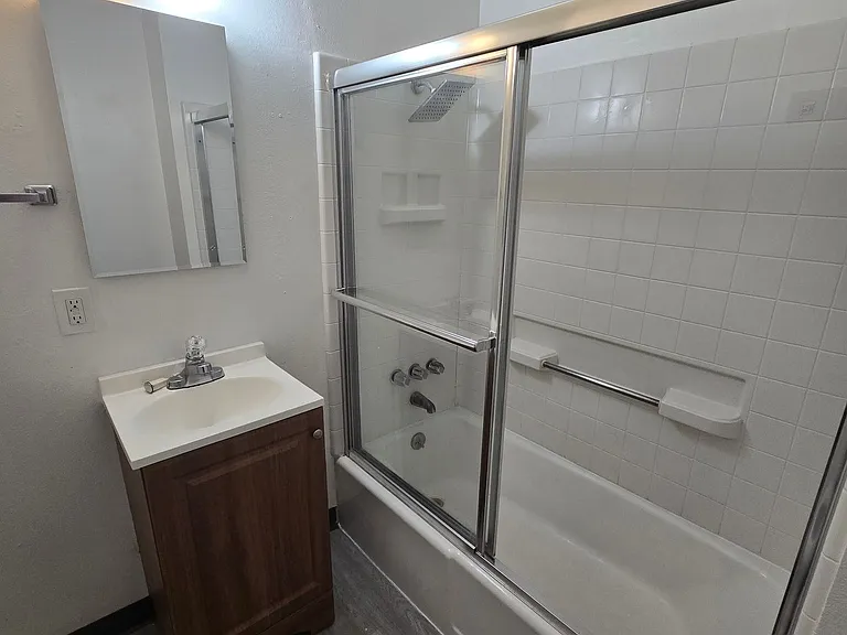 1915 Celeste Ct #B — Photo 15