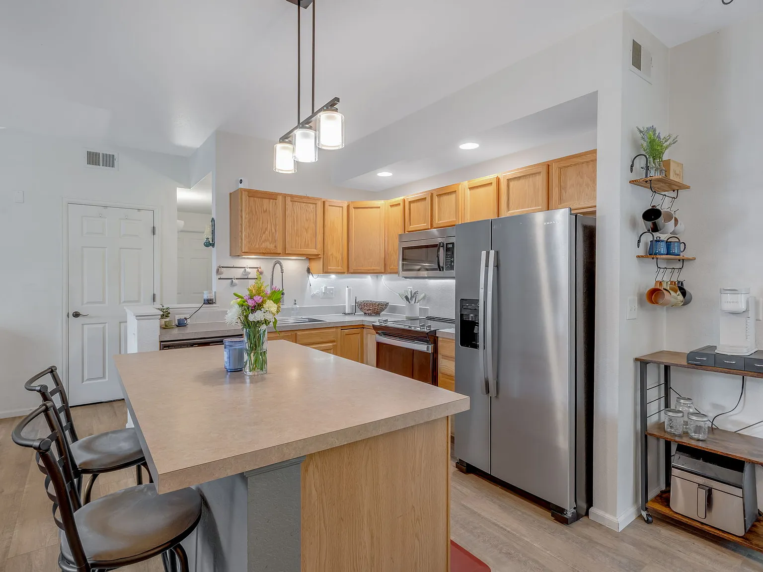 2 bed, 1120 sqft, $2,195 — Photo 2