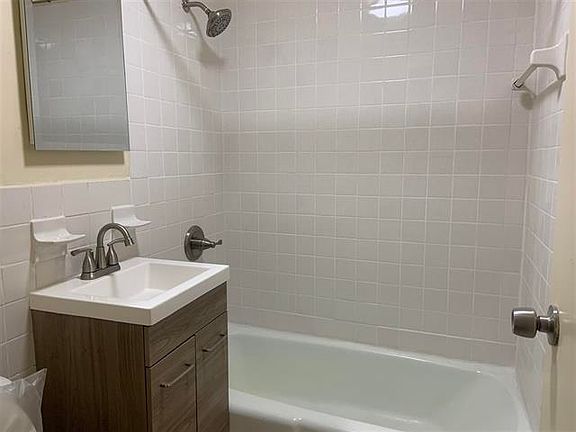 2nd image of 566 Jersey Ave APT 3