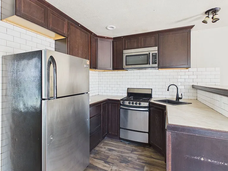 313 SW 35th Ave #A — Photo 9
