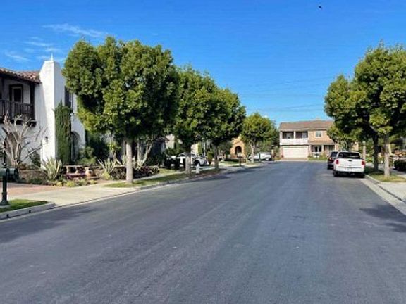 Exterior Neighborhood (street photo)