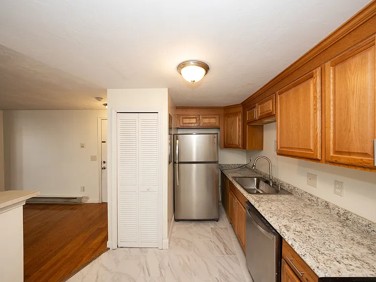 11B Gibbs St #28 — Photo 15