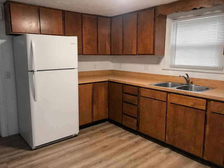 231 N Spring Grove St #1 — Photo 4