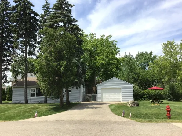 416 Grand Ave, Lake Zurich, IL 60047