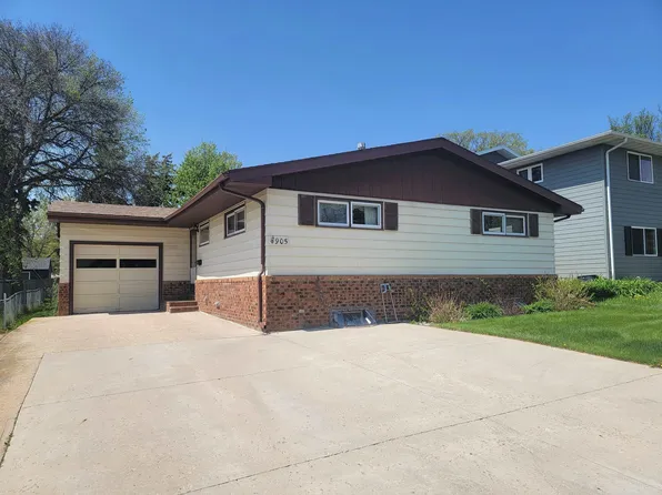 905 18th St NW, Minot, ND 58703
