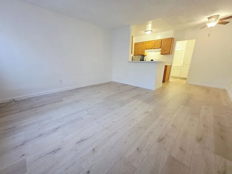 18561 Prairie St — Photo 7