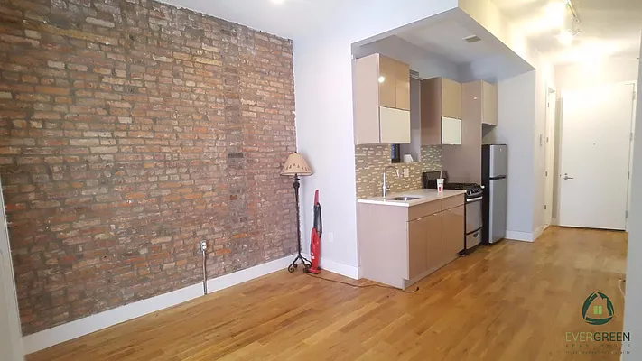 Rented by Evergreen Apartments BK | media 50