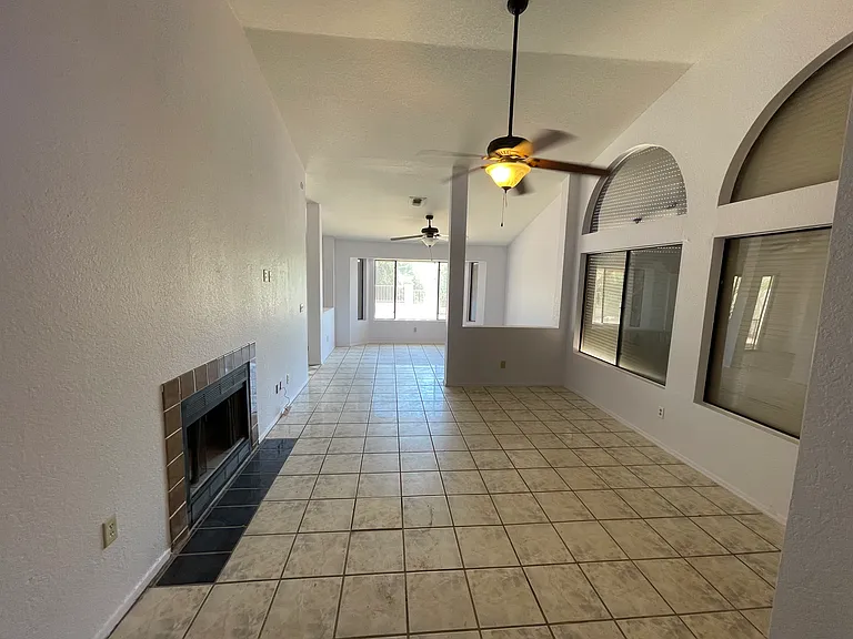 4685 W Lessing Ln — Photo 2