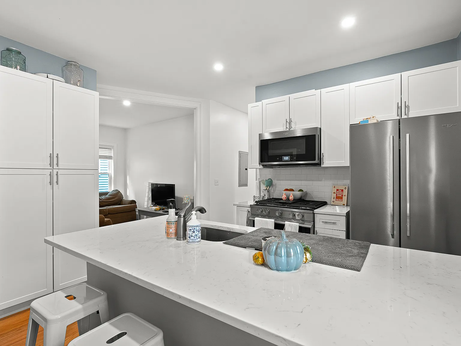 3 bed, 1000 sqft, $3,900 — Photo 4