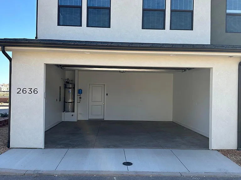 2636 E Wake Forest Ln — Photo 3
