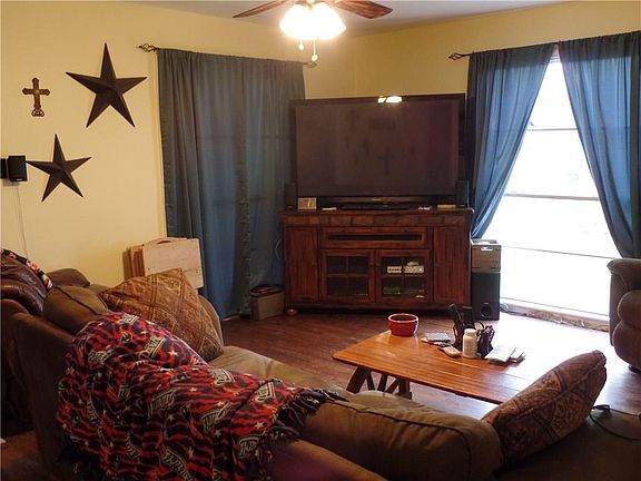 5th image of 1003 Gladney St