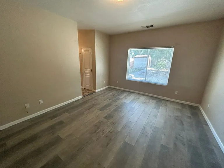 814 W James Ct — Photo 11