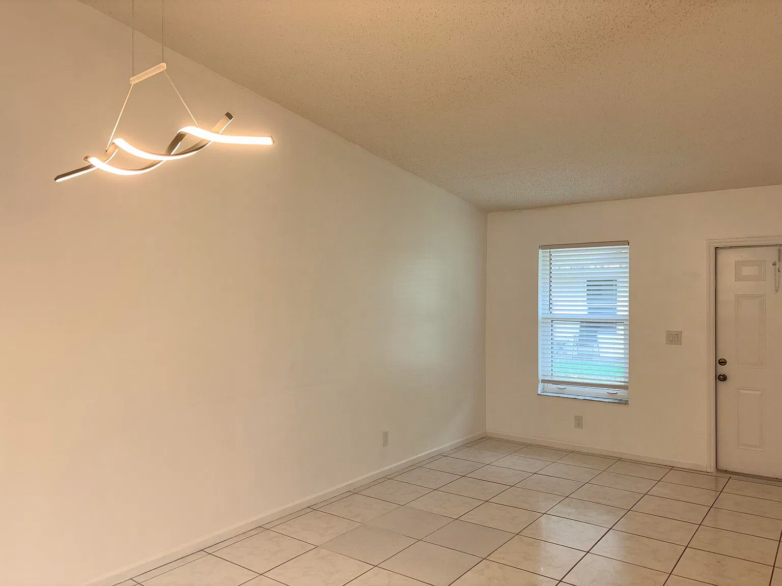 2 bed, 1.0 bath, 900 sqft, $1,800 — Photo 4