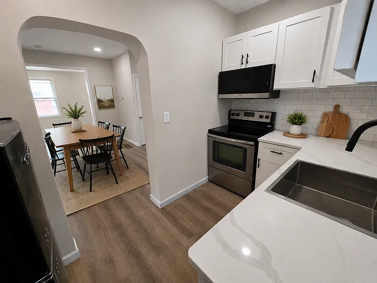1302 N Farson St — Photo 9