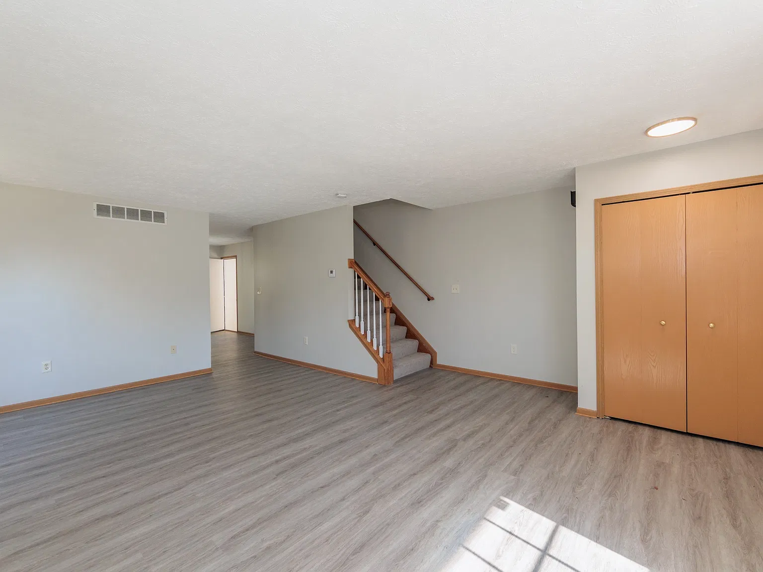 3 bed, 1.5 bath, 1296 sqft, $1,350 — Photo 4