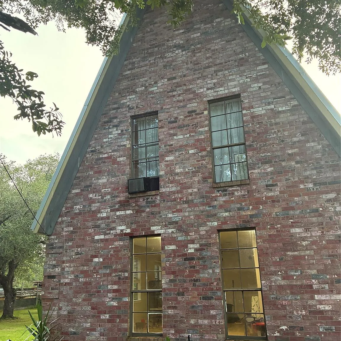 3 bed, 2.5 bath, 2219 sqft, $2,100 — Photo 1