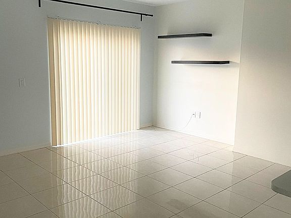 5th image of 1051 Dudley Dr