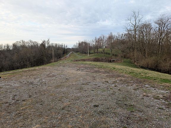 3rd image of 534 Maple Grove Rd
