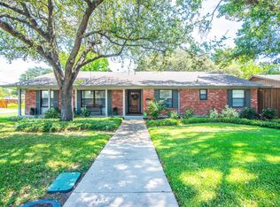 10636 Royal Club Ln, Dallas, TX 75229