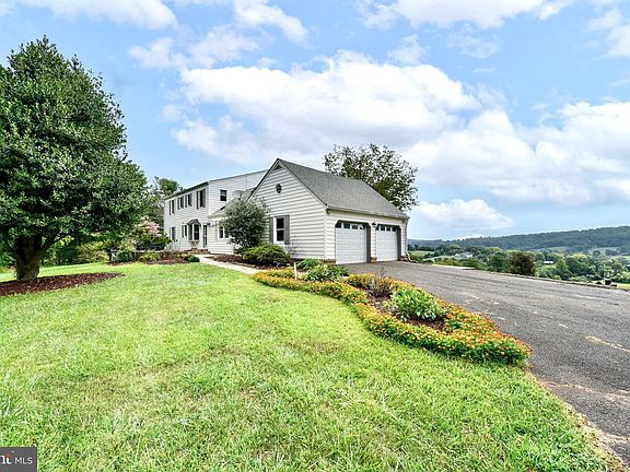 4th image of 8389 Meadows Rd